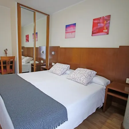 Hotel De *