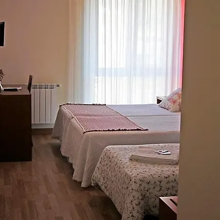 Hotel De *