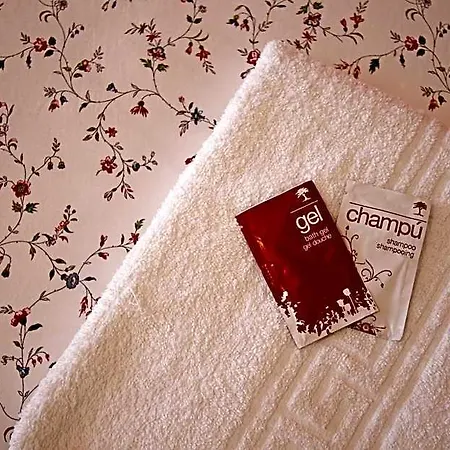 Hotel De *