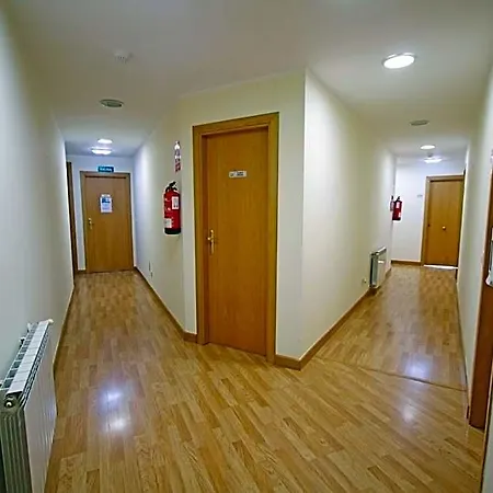 Hotel De *