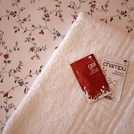 Hotel De *